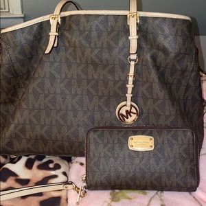 Michael Kors matching bag and wallet